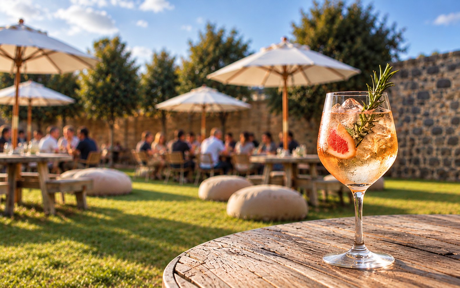 The Lawn Bar at Oak & Anchor Hotel, Port Fairy